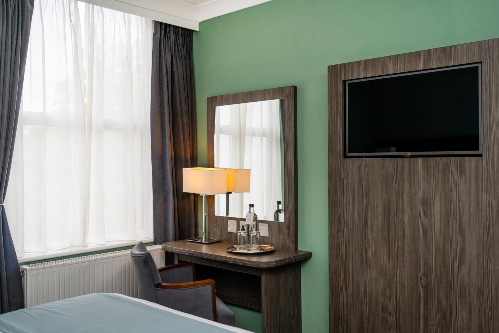 Bromley Court Hotel London Екстериор снимка